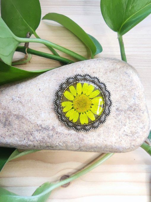 Broche forme fleur Marguerite jaune soleil