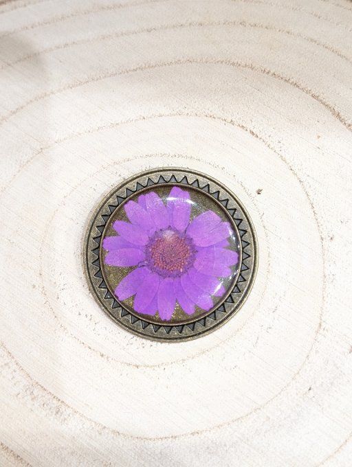 Broche forme fleur Marguerite violette Zélie