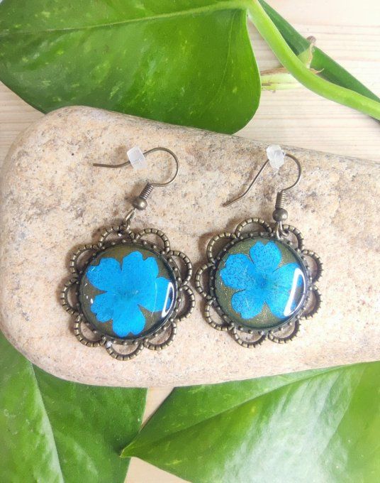 Boucles d'oreilles fleur de verveine teintée bleue Célia