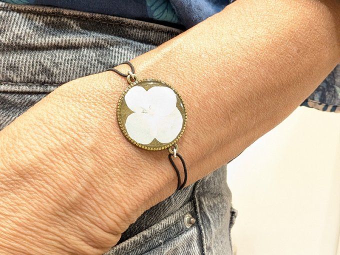 Bracelet élastique avec véritable pétale d'Hortensia Gwen