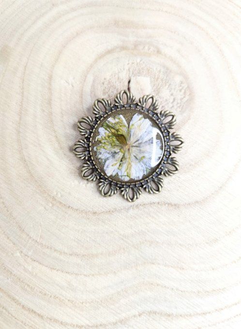 BROCHE FLEUR DE NIGELLE BLANCHE ANGE