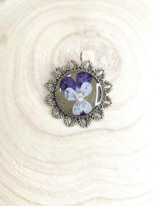 BROCHE FORME FLEUR PENSEE MALVINA