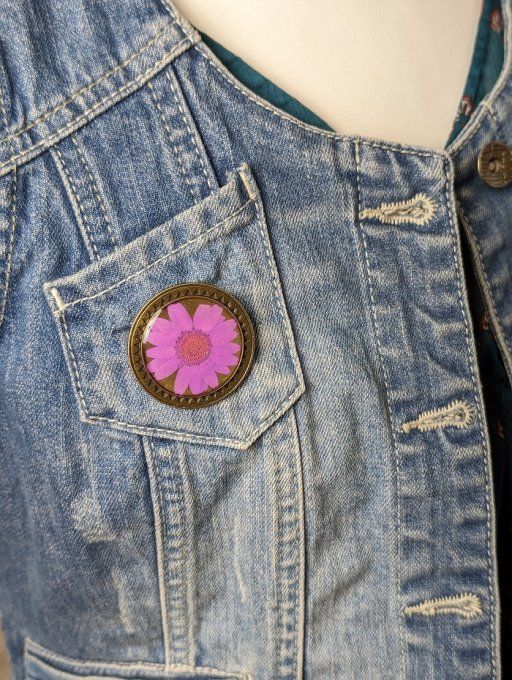 Broche portée forme fleur Marguerite violette Zélie 3