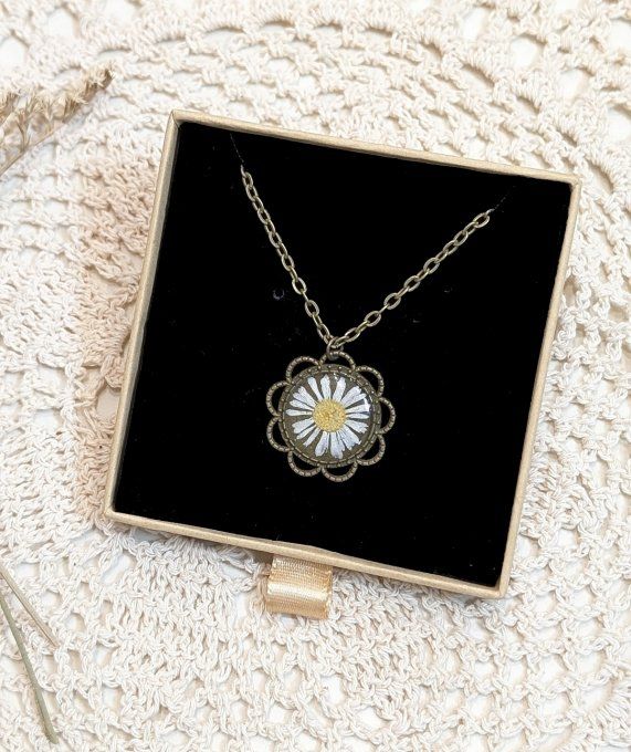 Sautoir médaillon D20 Fleur Pâquerette Zara